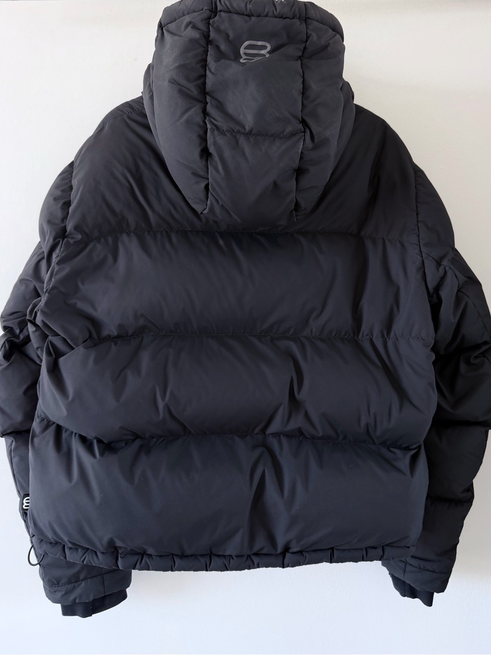 Aritzia Black Short Quilted Puffer Jacket with Hood - Picture 11 of 16